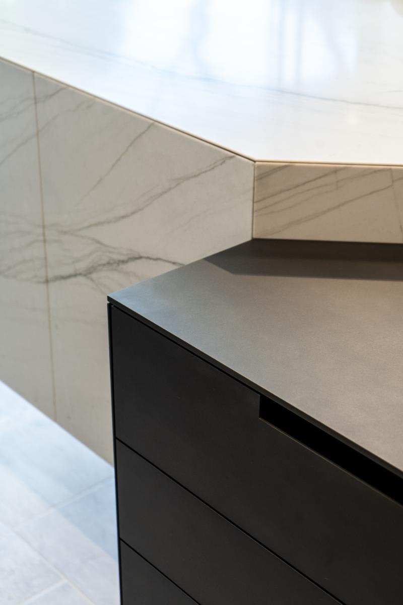 closeup of the join between the two finishes and countertop plans of the skywalk kitchen island in the eggersmann la showroom
