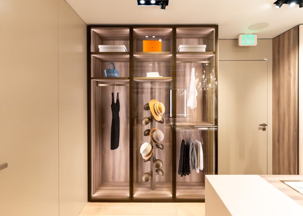 glass door closed storage in the walk-in wardrobe display in the eggersmann la showroom