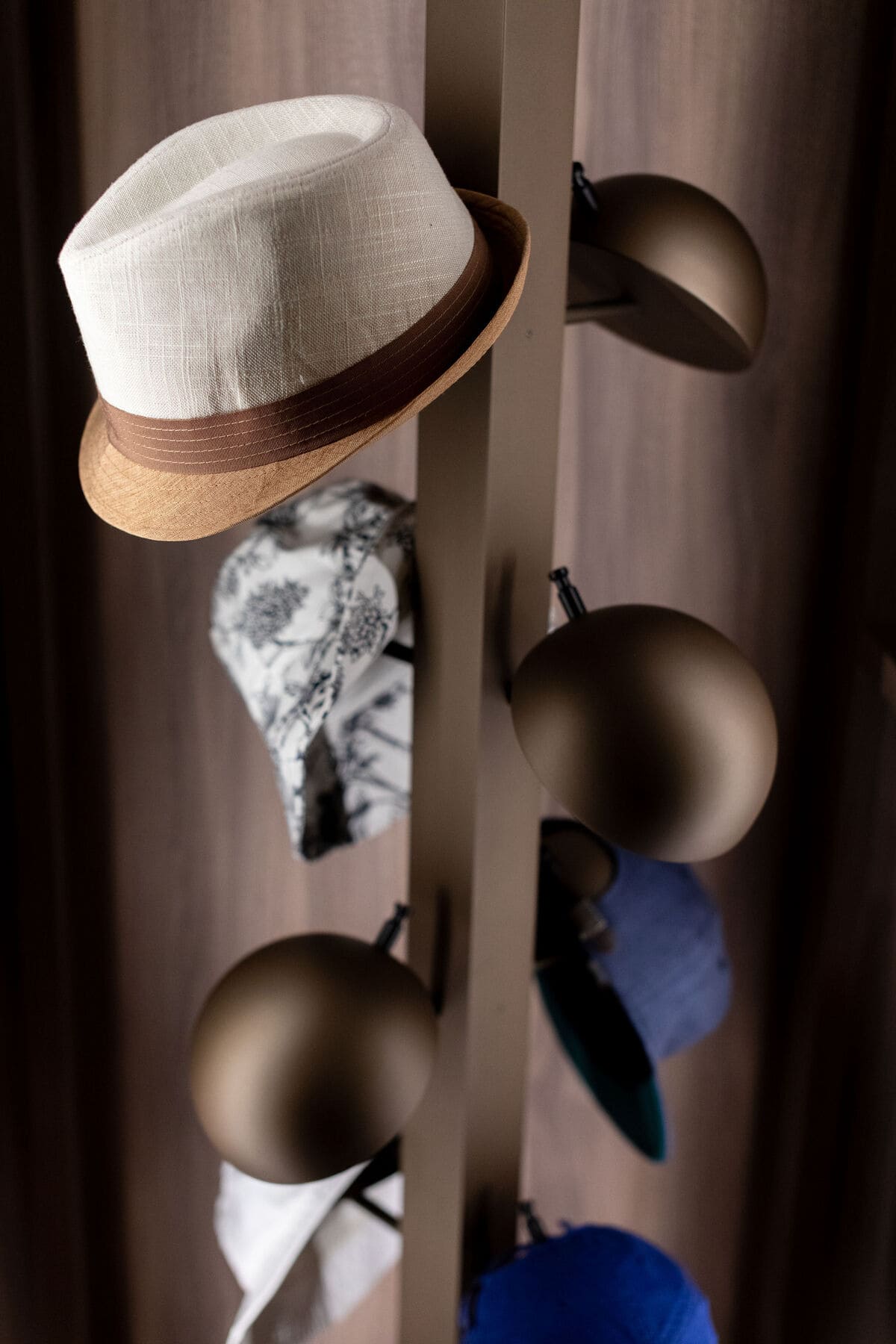 revolving hat storage rack in the walk-in wardrobe display in the eggersmann la showroom