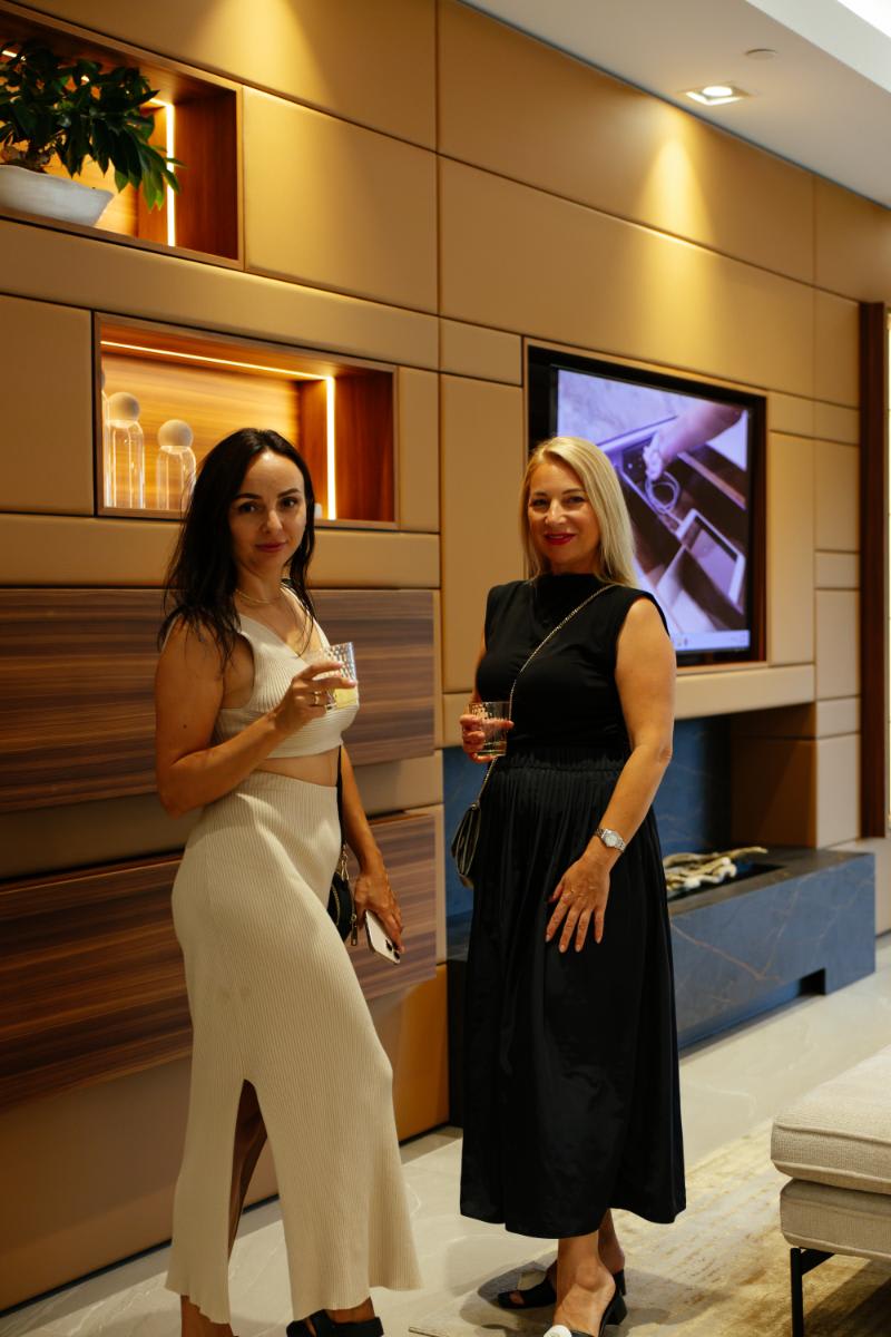 guests enjoying drinks in the luxury living room in front of the media wall display during the CUBIC event in august 2025 at egersmann laguna