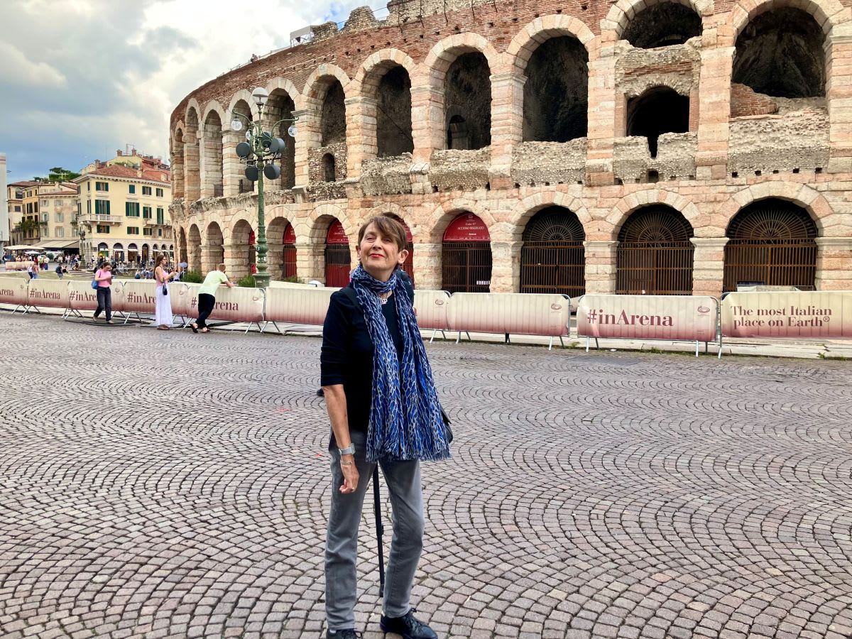 anne breux, interior designer, in front of the verona arena, who will speak at eggersmann houston about marmo+mac 2025 and italian design anne breux, interior designer, in front of the verona arena, who will speak at eggersmann houston about marmo+mac 2025 and italian design