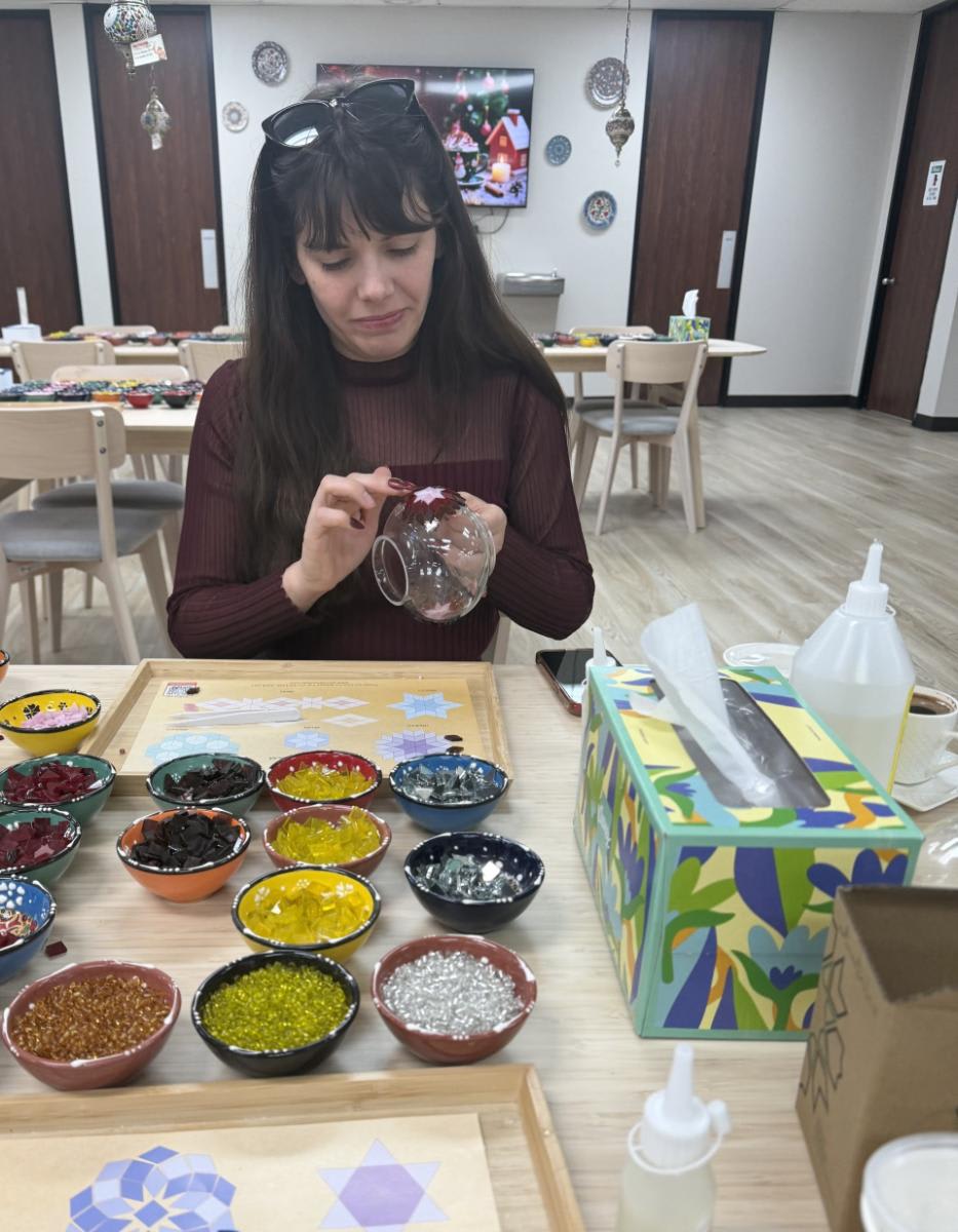 woman of eggersmann enjoying craft night