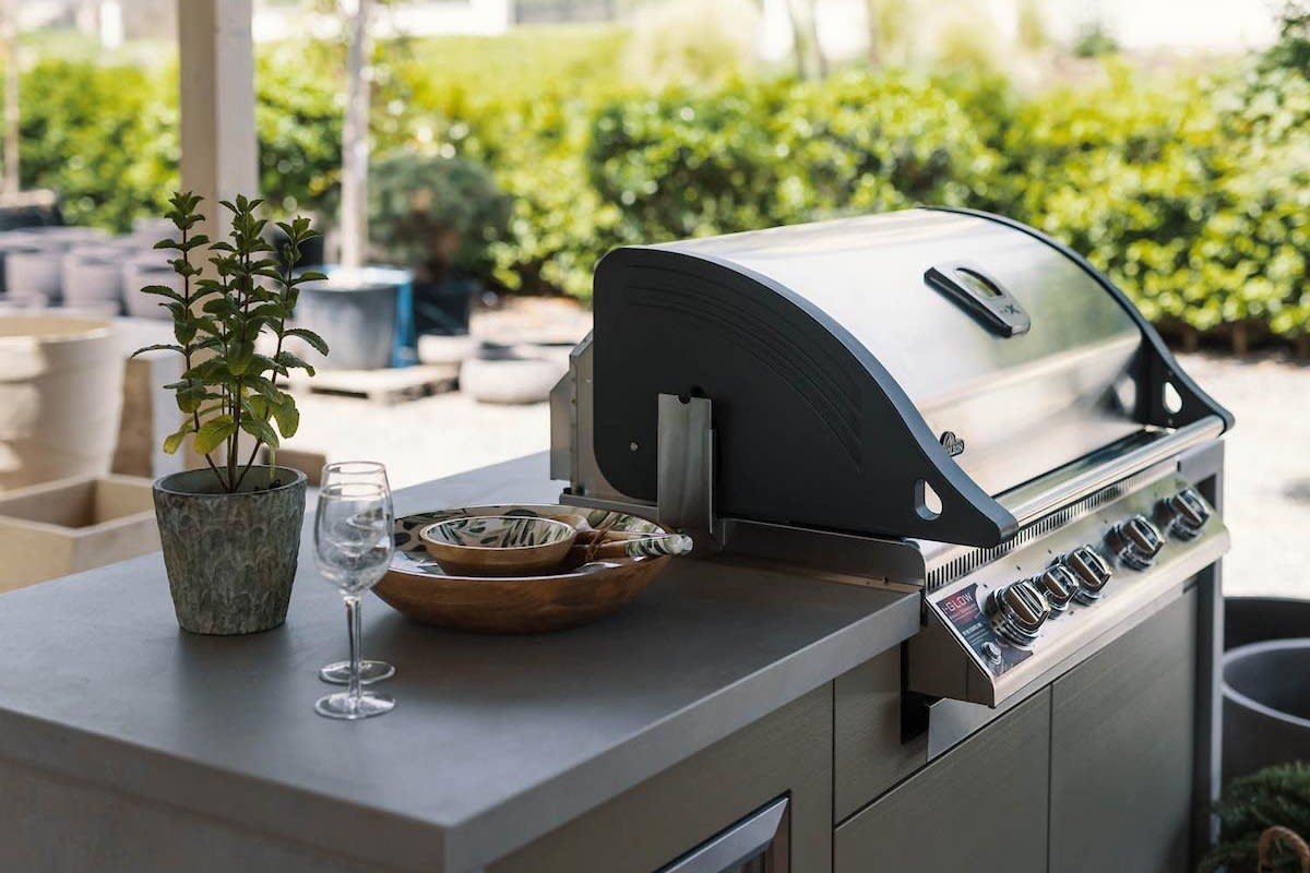 luxury grill in a compactly designed cubic kitchen island