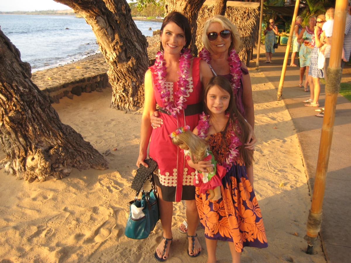 kelly lafosse eggersmann laguna showroom manager and her mom and daughter