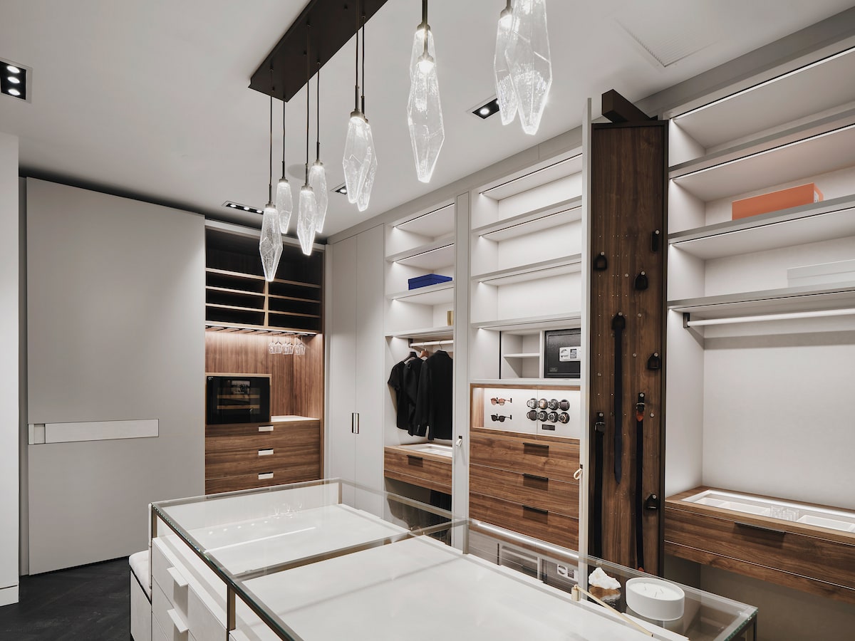 Must-Have Features for a Luxury Custom Wardrobe