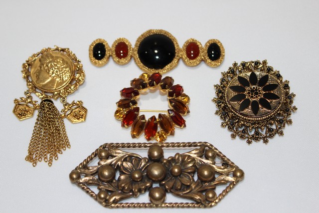 Bling By The Bundle Auction