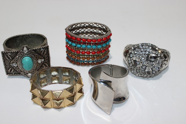 Bling By The Bundle Auction