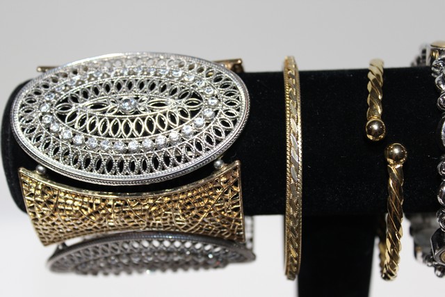 Bling By The Bundle Auction