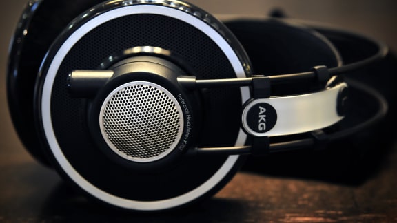 AKG K702