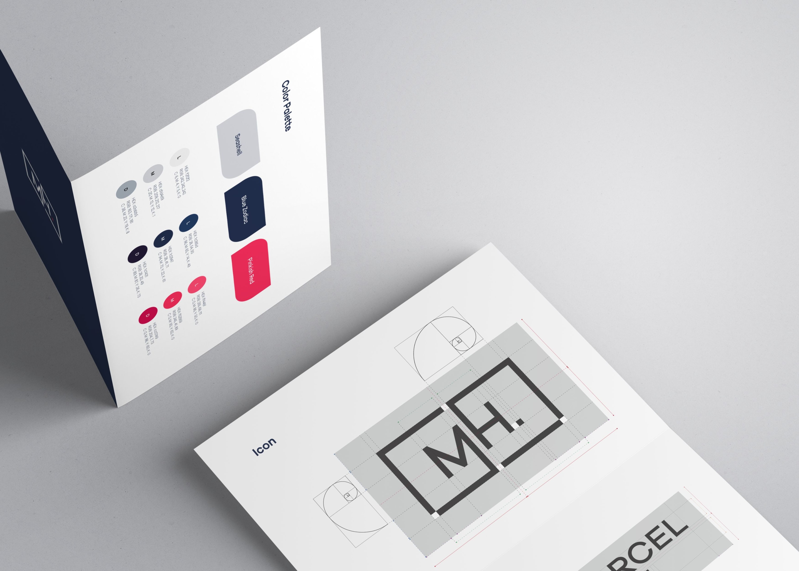 Foto des Branding Books auf dem die Corporate Guidelines für den Personal Brand "Marcel Heim" ausführlich erläutert werden
