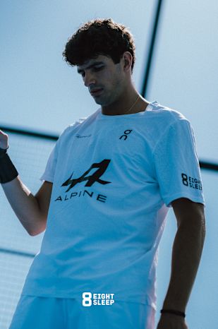 Arturo Coello in training kit on court