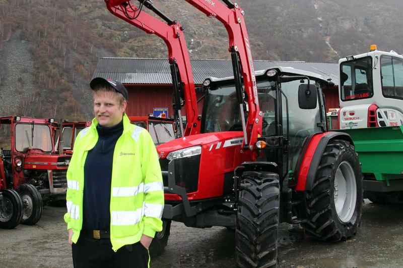 - Liten traktor med nok hestekrefter