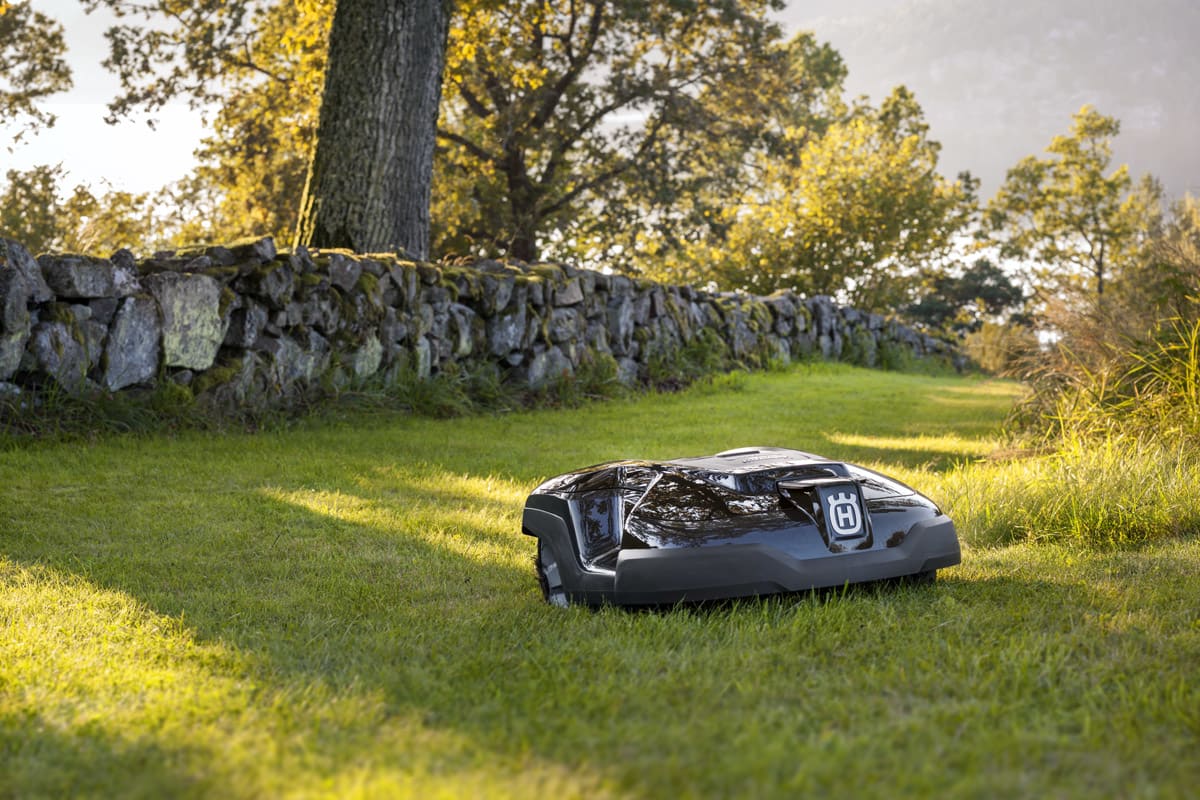 Slik klargjør du robotgressklipperen for sesongen