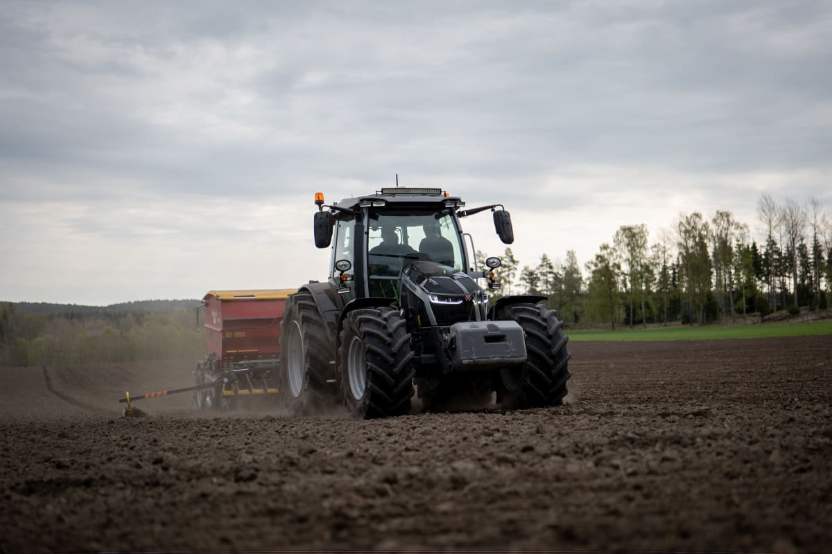 Våronn med Massey Ferguson