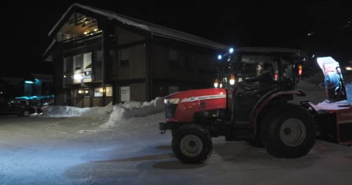 Snøbrøyting og vedlikehold med MF 1765 M