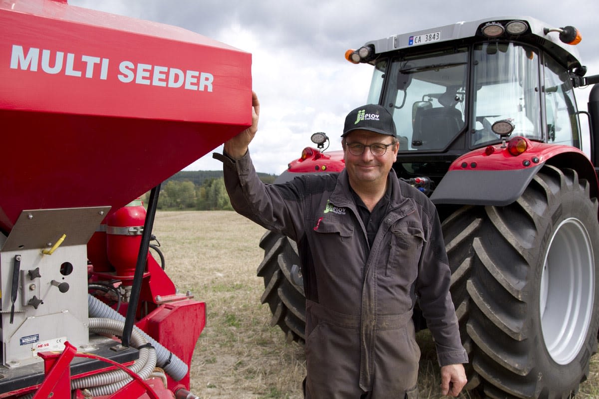 Jens Iversen i Ploveksperten gir Eikebladets lesere gode råd om hvordan du stiller inn plogen for et optimalt resultat. Foto: Lars Ovlien.