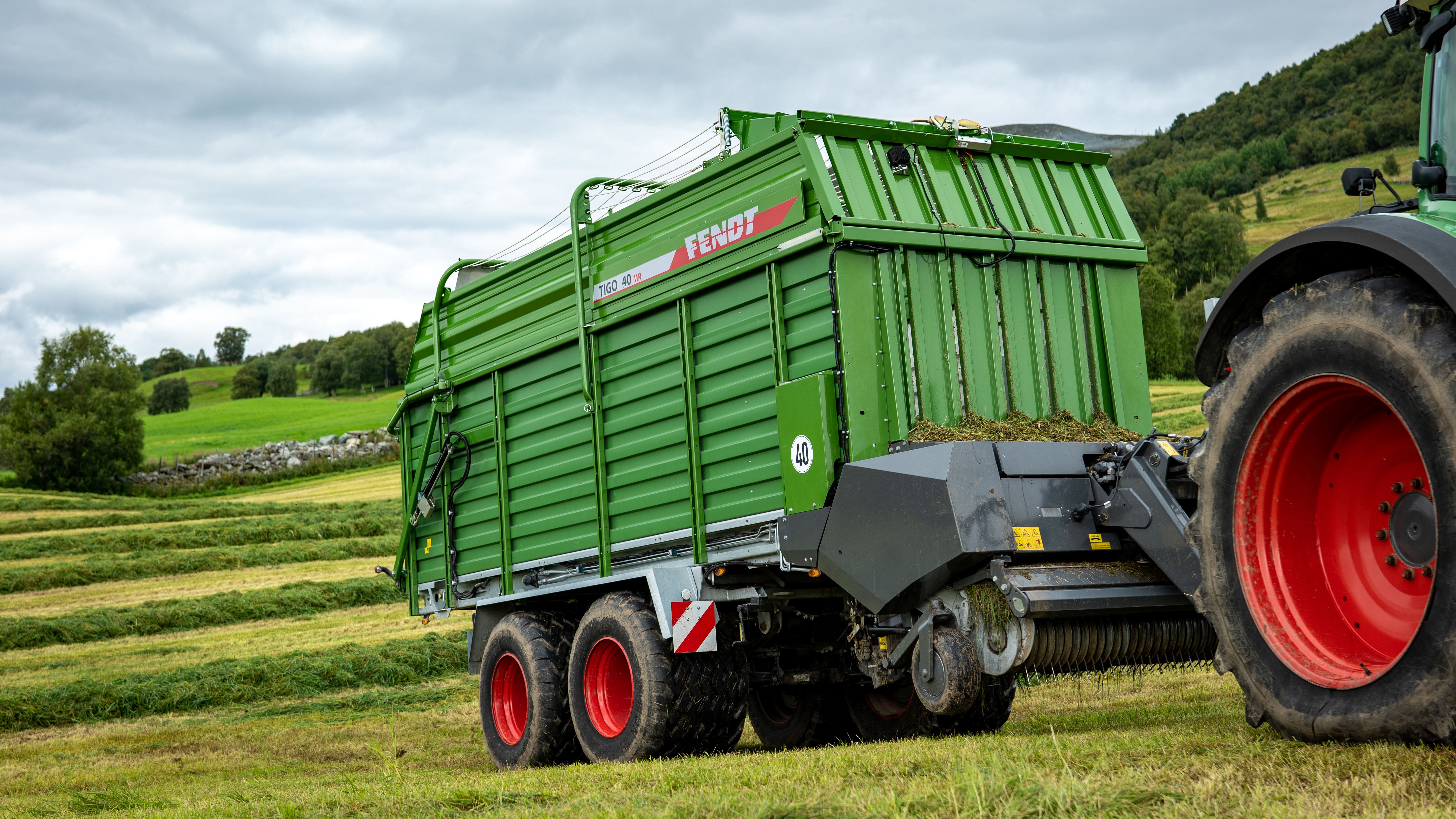 John foran sin Fendt 700 og Fendt Tigo