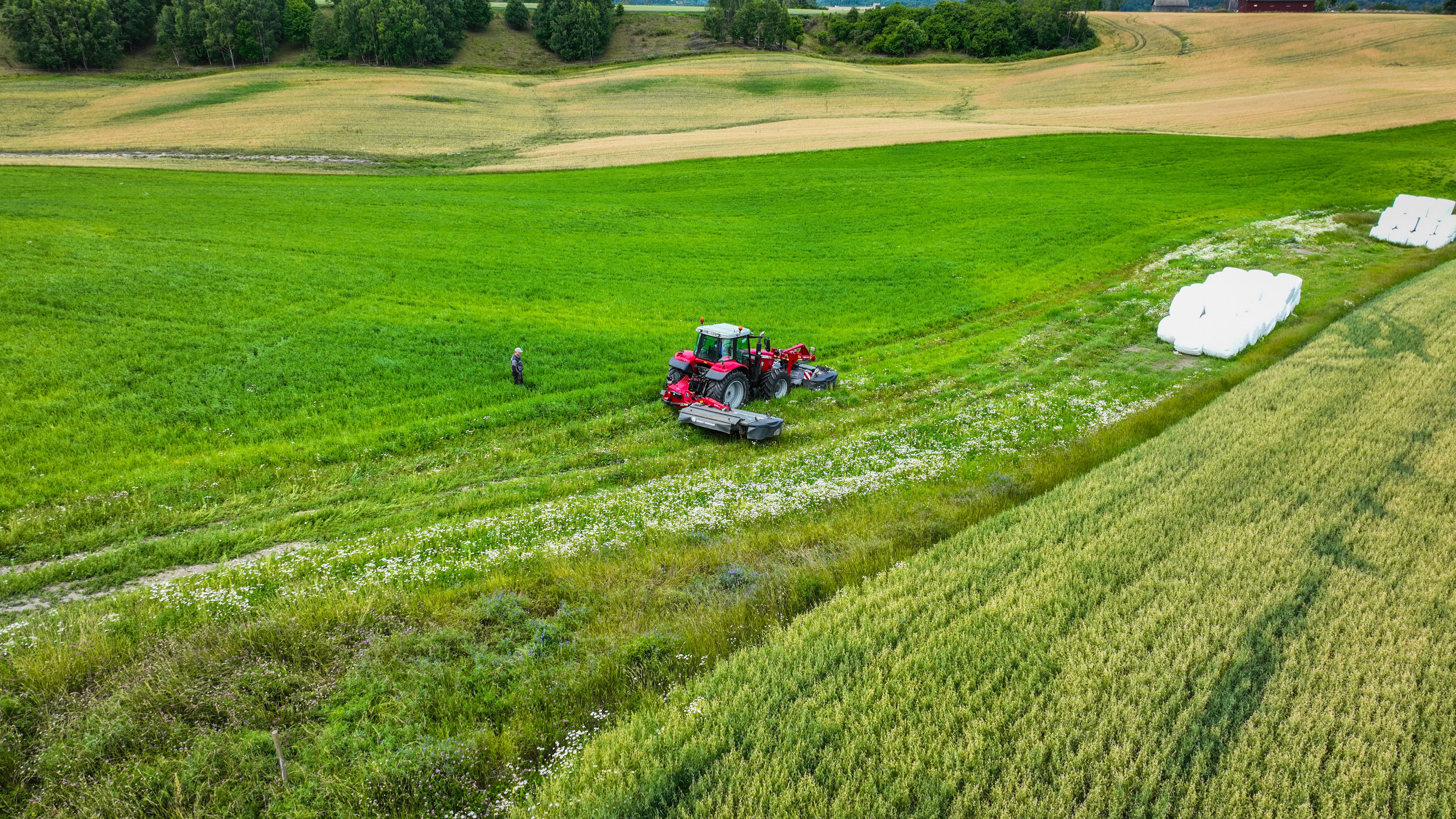 Sikrer kvalitet på foret med eget utstyr.