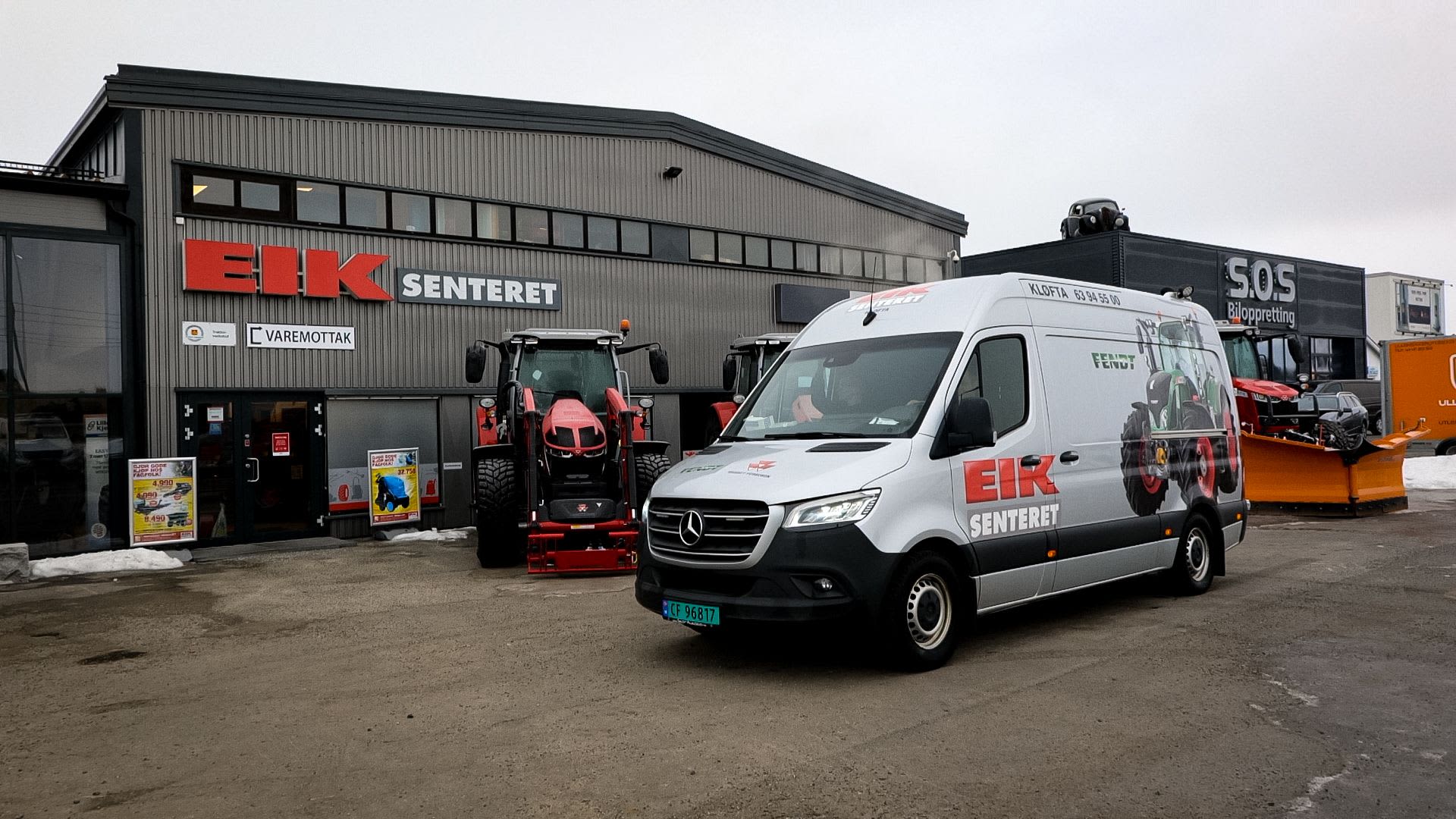 Montering av ekstrautstyr på en Fendt 724 Vario.