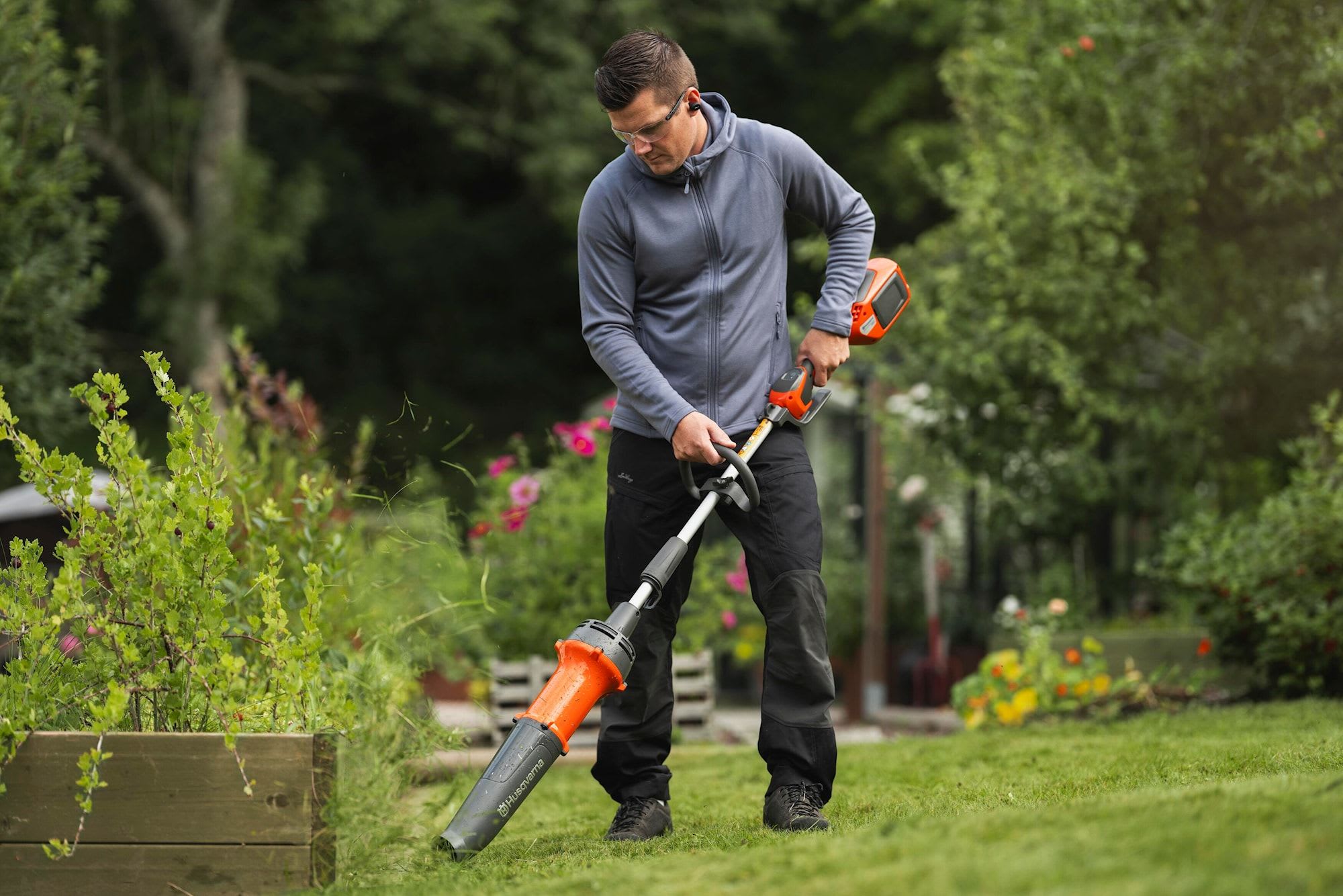 Noen enkle grep sikrer lenger levetid på robotgressklipperen din. Dermed får du lenger levetid og et optimalt resultat. Foto: Husqvarna.