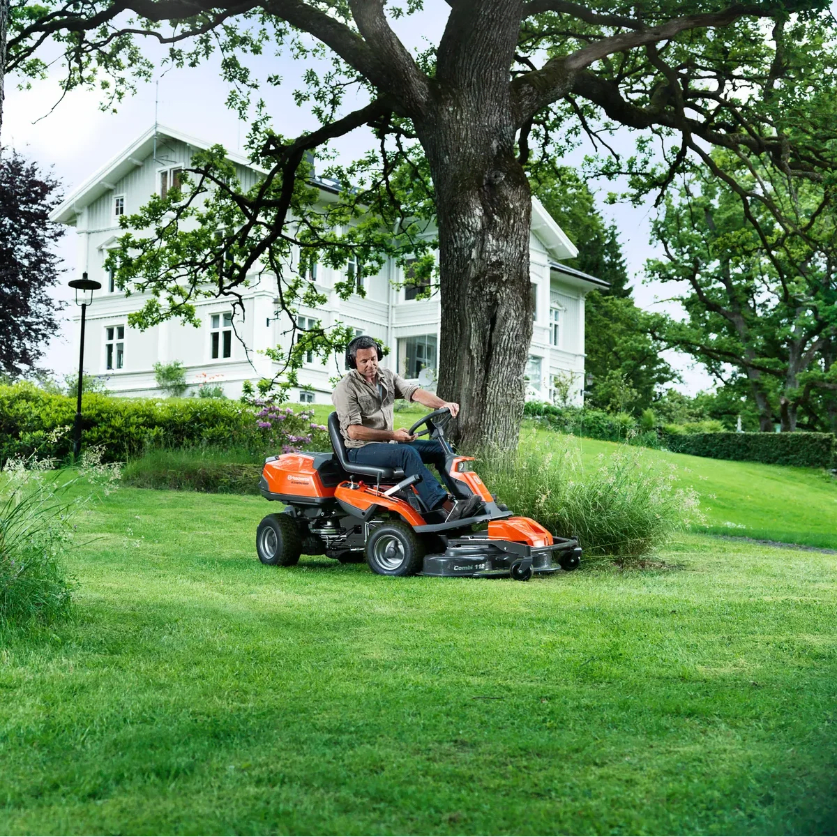 Noen enkle grep sikrer lenger levetid på robotgressklipperen din. Dermed får du lenger levetid og et optimalt resultat. Foto: Husqvarna.