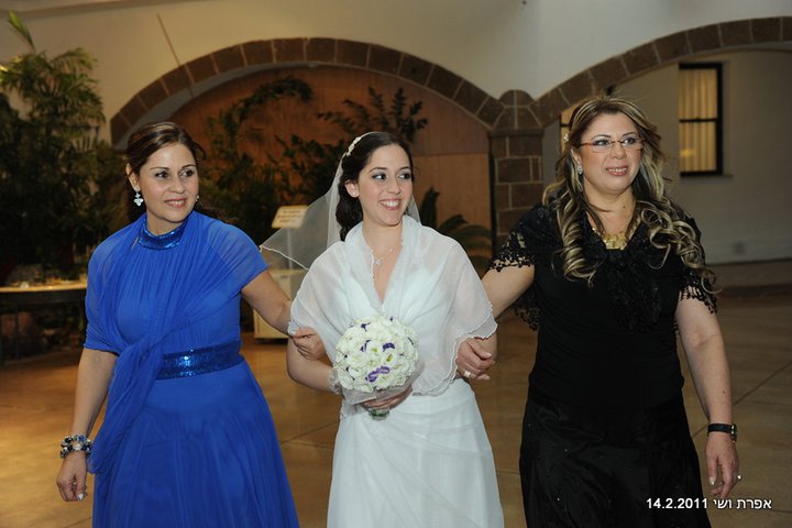 עיצוב שיער ואיפור לאמהות ומלוות | עינב בר