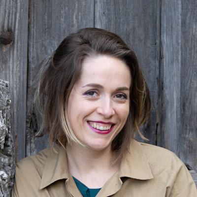 Julia Schneider Julia Schneider lacht