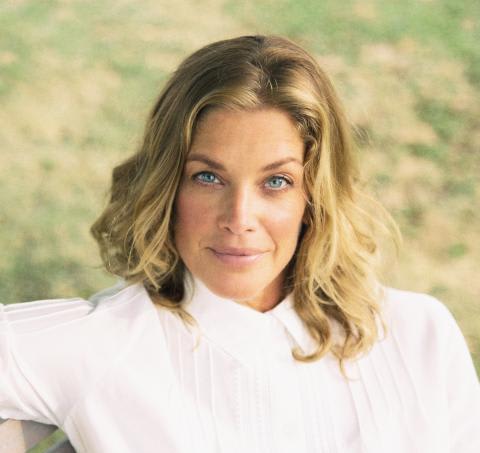 Marie Bäumer in der Natur Profilbild  Marie Bäumer in der Natur Profilbild