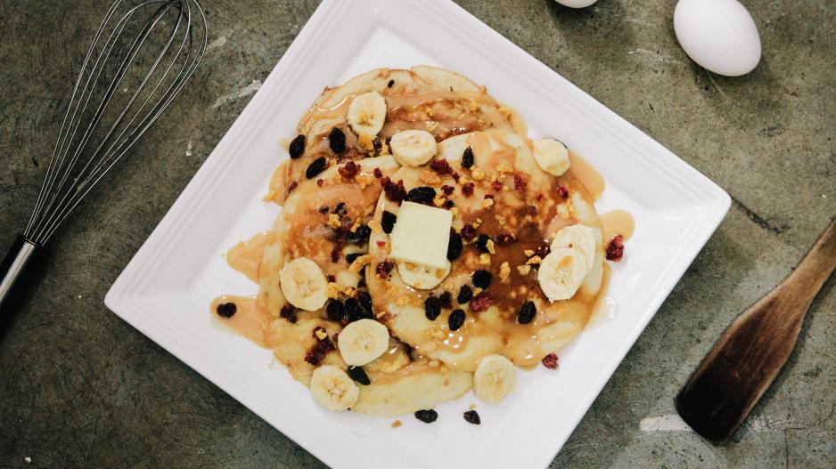 Rezept Bananen-Mandelmus-Pfannkuchen Pfannkuchen mit Bananen und Sirup