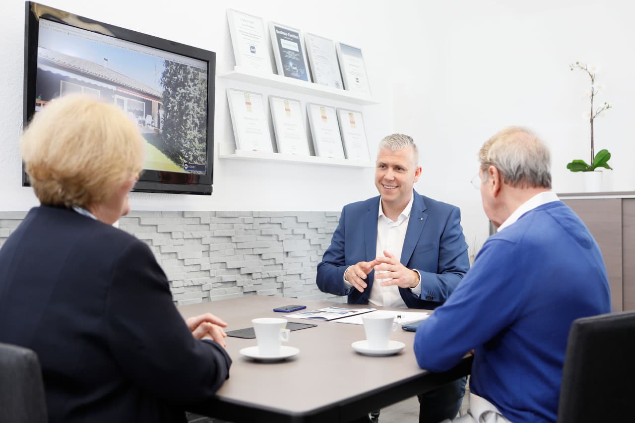 Hr. Ernst im Kundengespräch