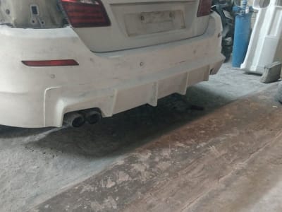 BMW 520D Clubsport Edition Rear Bumper with Finned Diffuser (Fiberglass)