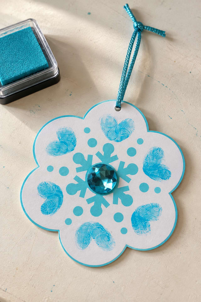 Thumbprint Snowflake Craft Kit for Paper Christmas Keepsakes maker-lifestyle pin