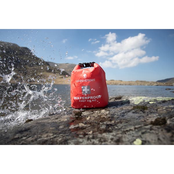 Kit De Primeros Auxilios Lifesystems Impermeable - Compacto Y Completo Para Emergencias