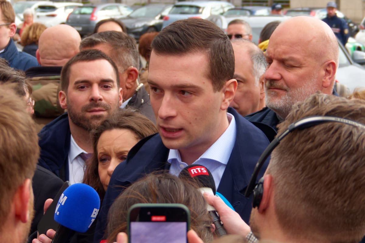 Jordan Bardella défend son action internationale et clarifie sa stratégie pour 2027
