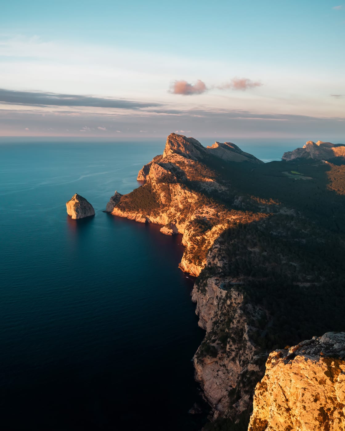 Falaises du cap de Formentor au coucher du soleil, au nord de Majorque, près du Four Seasons Resort Mallorca at Formentor