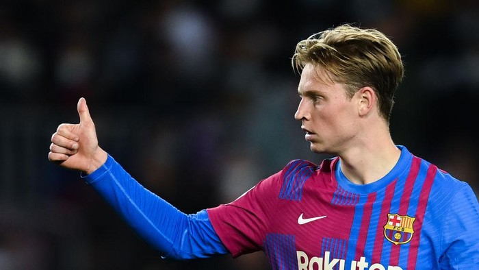 Info Main Bola Hal yang Bisa Buat De Jong Bertahan di Barca dan MU Gigit Jari