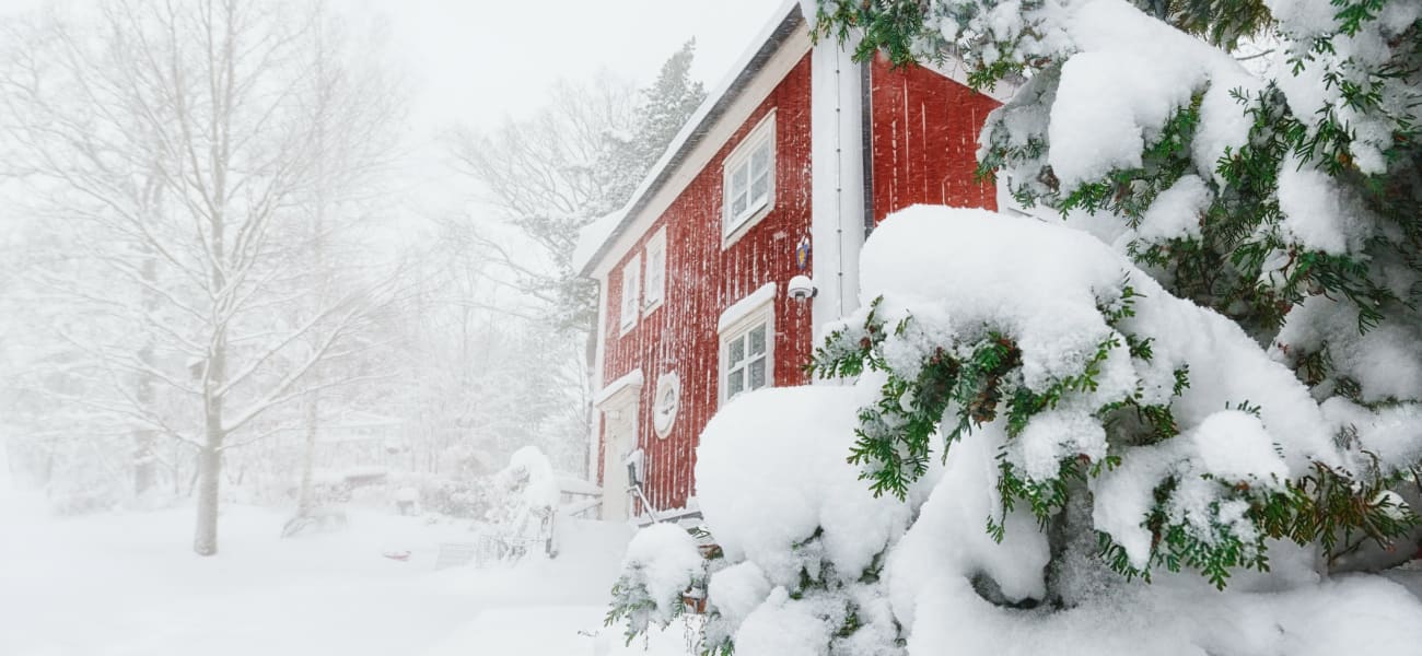 SPRAY FOAM INSULATION WILL HELP KEEP YOUR HOME WARM IN WINTER AND COOL IN SUMMER