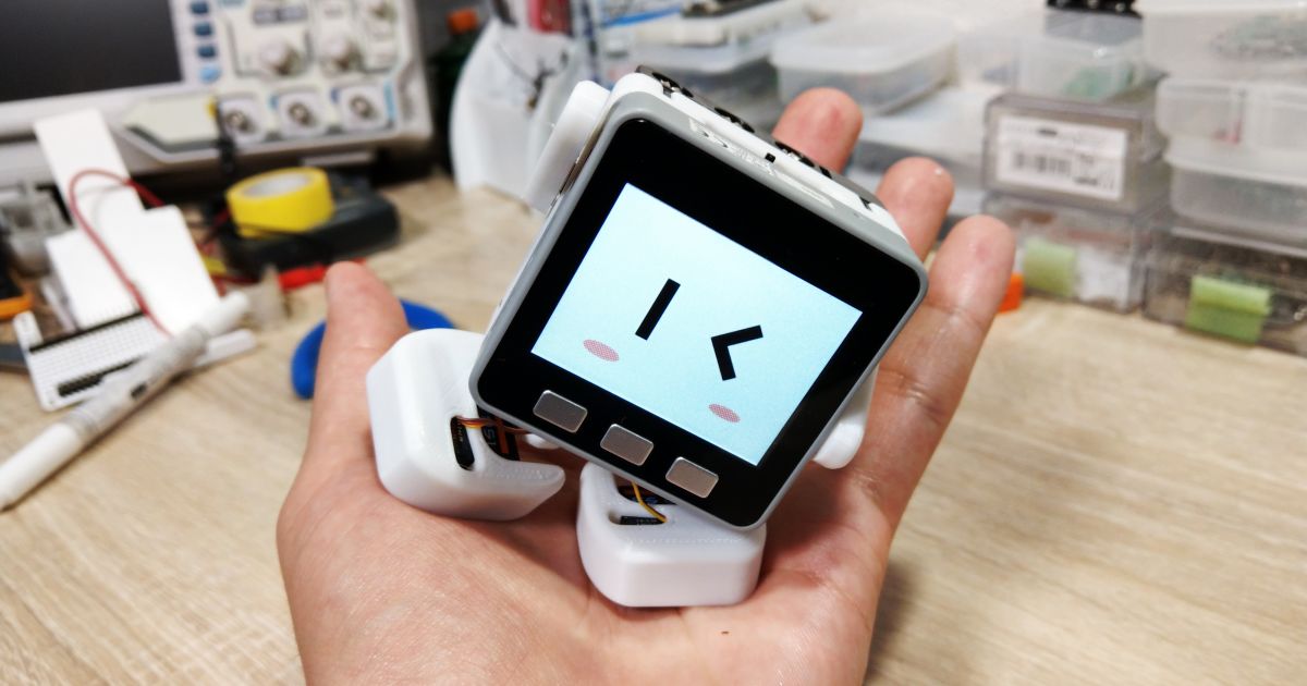 カフェにイベントに仕事場に…どこでも一緒にいける手乗りロボを