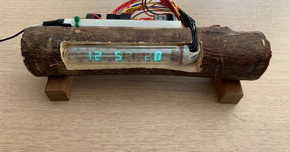 レトロ VFD IV-18時計を木の枝に組込んでみた by HakoHiro | elchika レトロ VFD IV-18時計を木の枝に組込んでみた by HakoHiro | elchika
