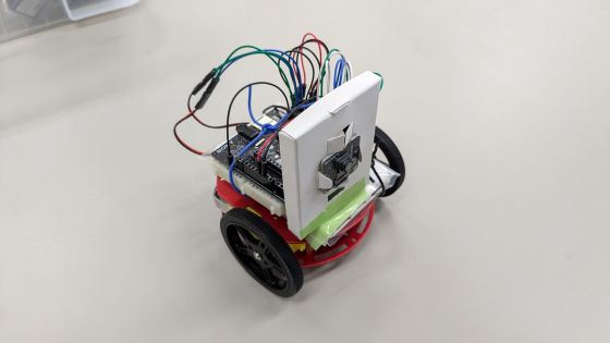 ハンドジェスチャーを用いたRCカー制御