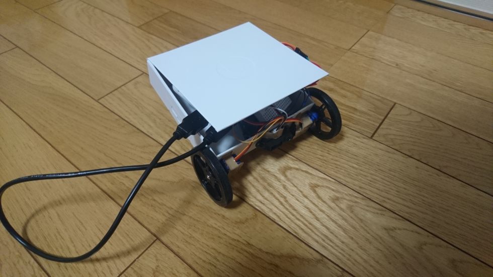 ローテーションサーボと距離モジュールで障害物を避ける車を作った