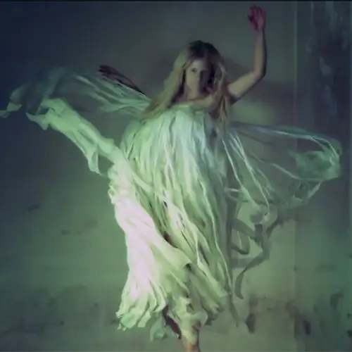EB Premiere: Sandra Kolstad – “Zero Gravity State of Mind”