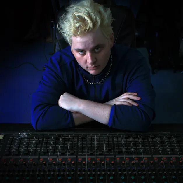 Covering Tracks: Groundislava