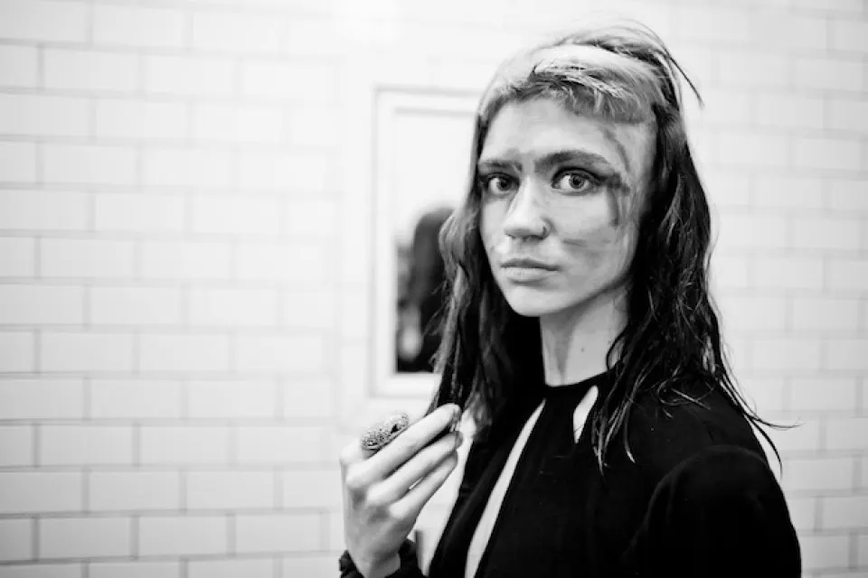 Grimes signs to 4AD