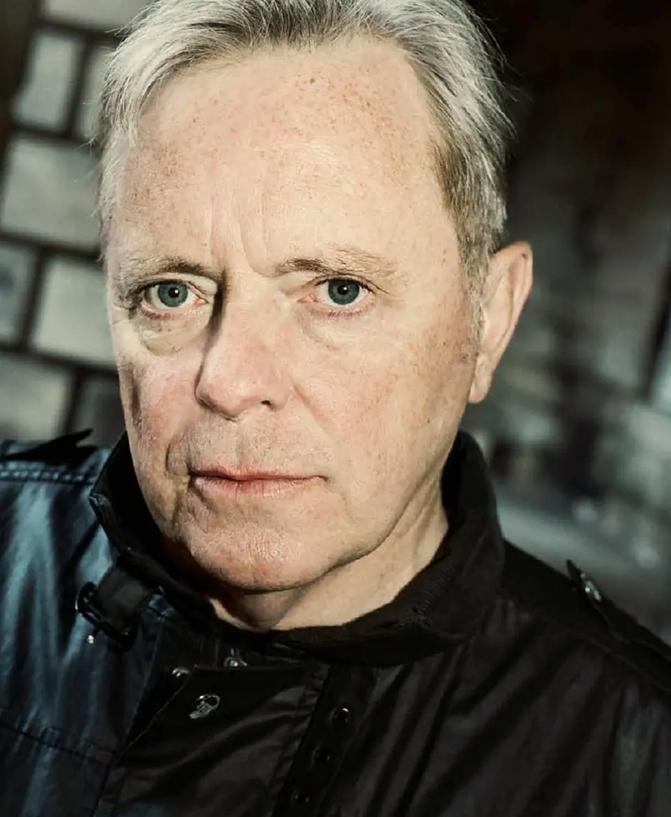 Max Dax interviews Bernard Sumner