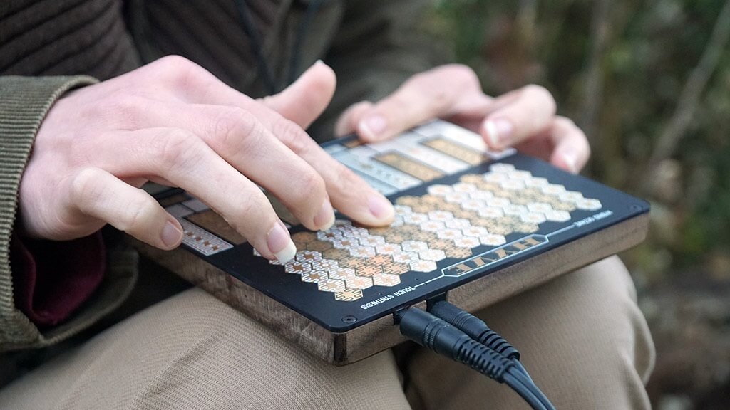 This HiveShaped Touch Synth Has 60 Polyphonic Voices Telekom