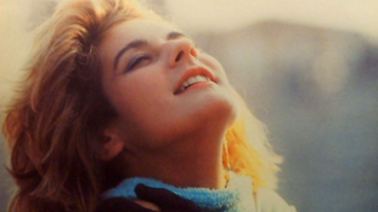 Valerie Dore Get Closer Album Art