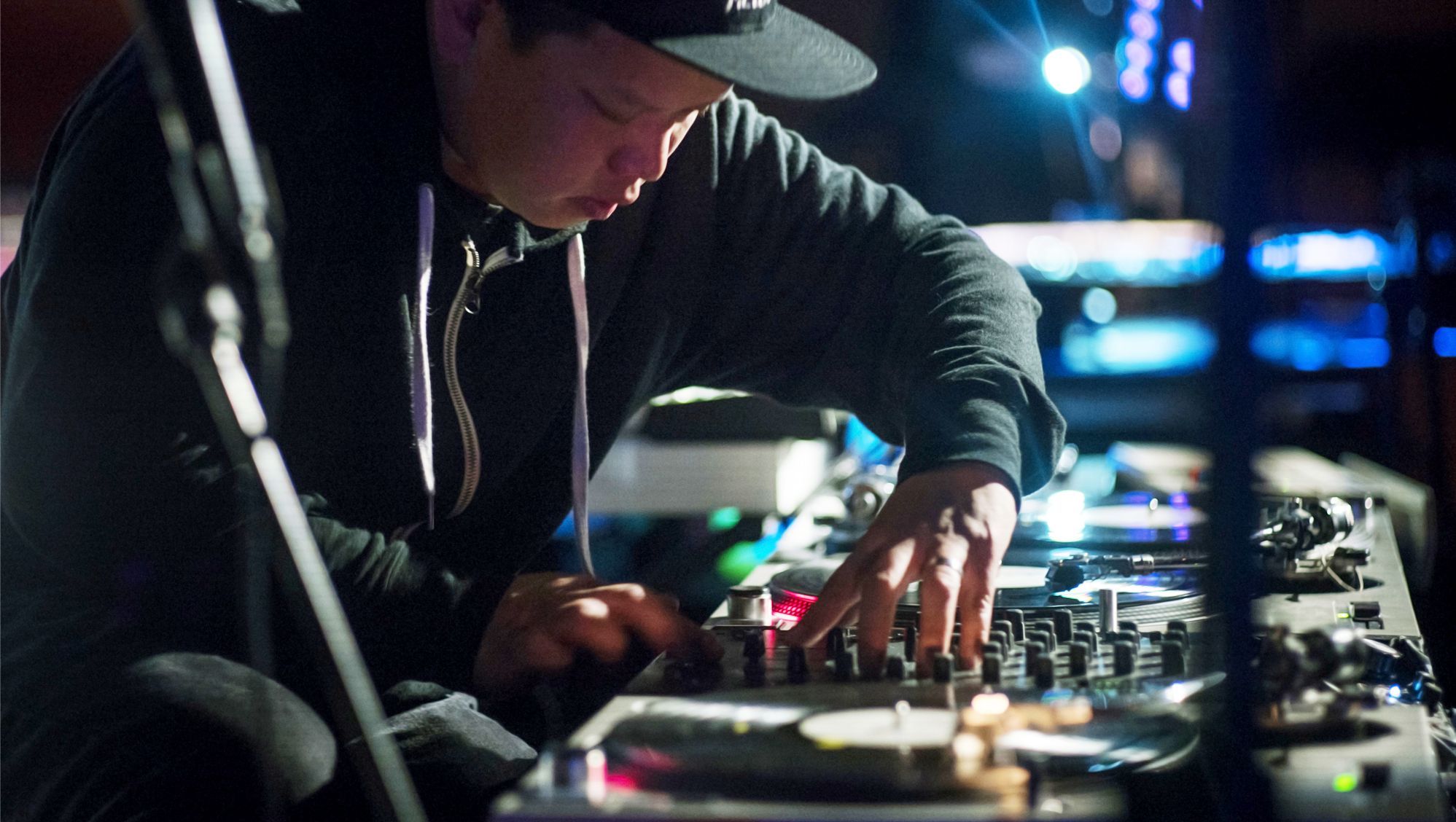 DJ
