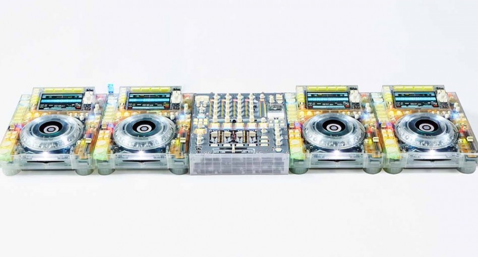 Playere și mixere Pioneer transparente