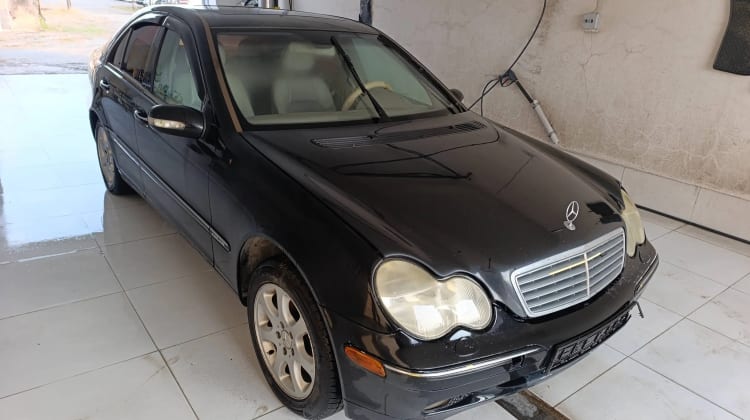 Mercedes-Benz C 240